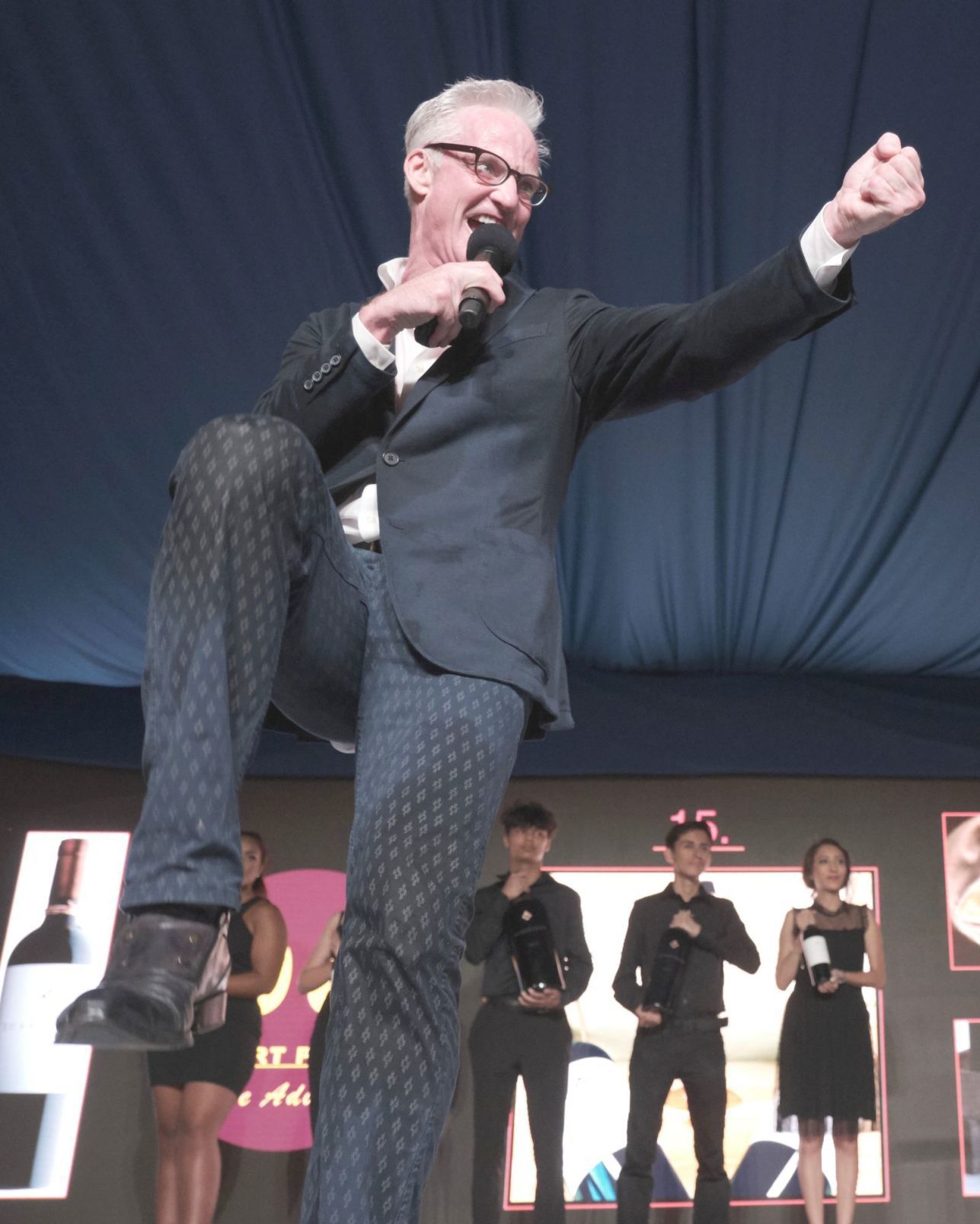 Auctioneer John Curley